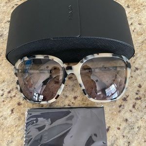 New Prada sunglasses š„°